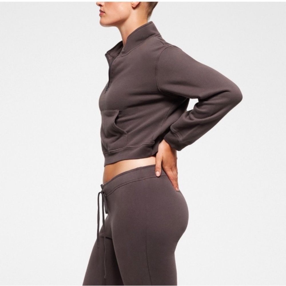 SKIMS Chocolate Cropped Half-Zip Sweatshirt. Size medium
